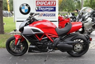 Ducati 1200 Diavel C AMG ABS  onderhoud en accessoires