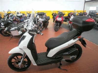 Piaggio Carnaby 300 IE maintenance and accessories