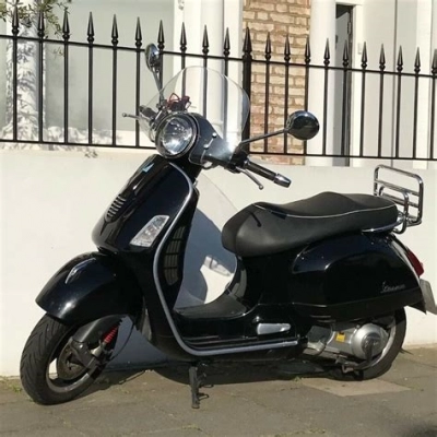 Vespa GTS 300 maintenance and accessories