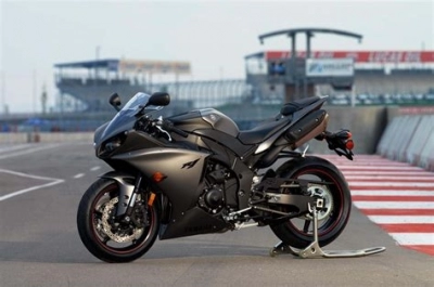 Yamaha YZF R1 maintenance and accessories