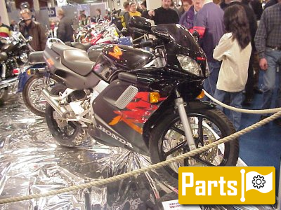 De onderdelen catalogus van de Honda Nsr125r 2000, 125cc
